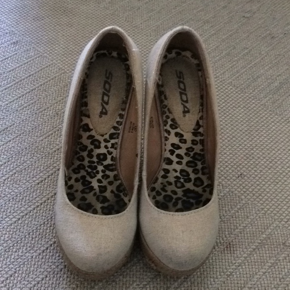 Soda cream wedges size 6